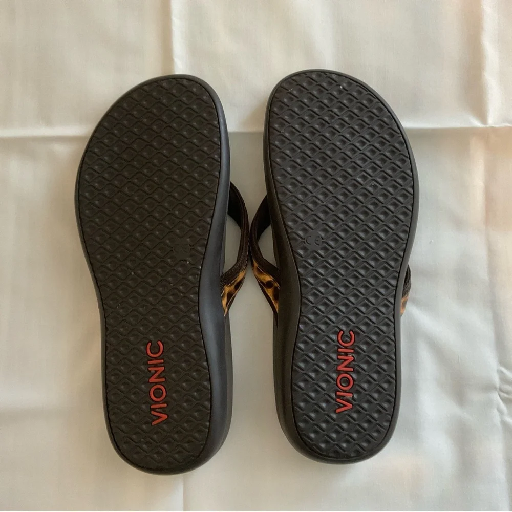 Vionic Tide Leopard Print Flip Flop Sandals, Size 7